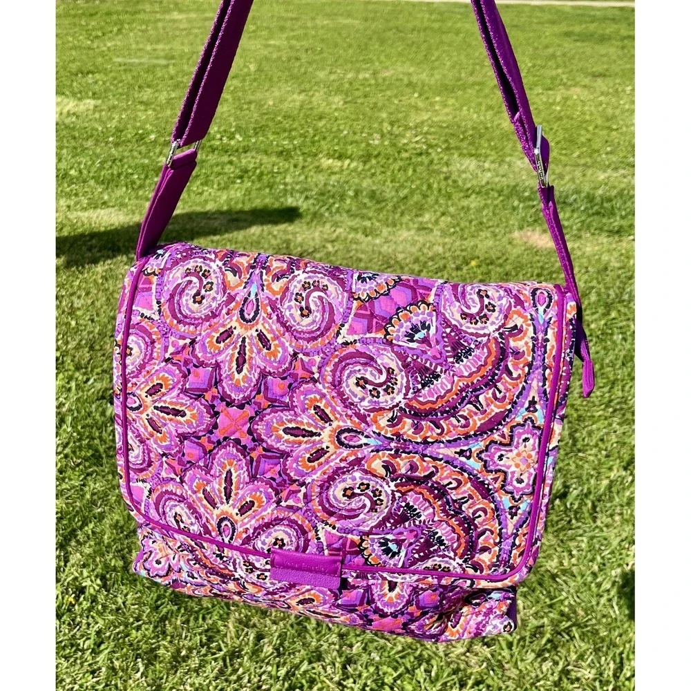 Vera‎ Bradley Iconic Messenger Bag Womens Medium Purple Dream Tapestry Crossbody